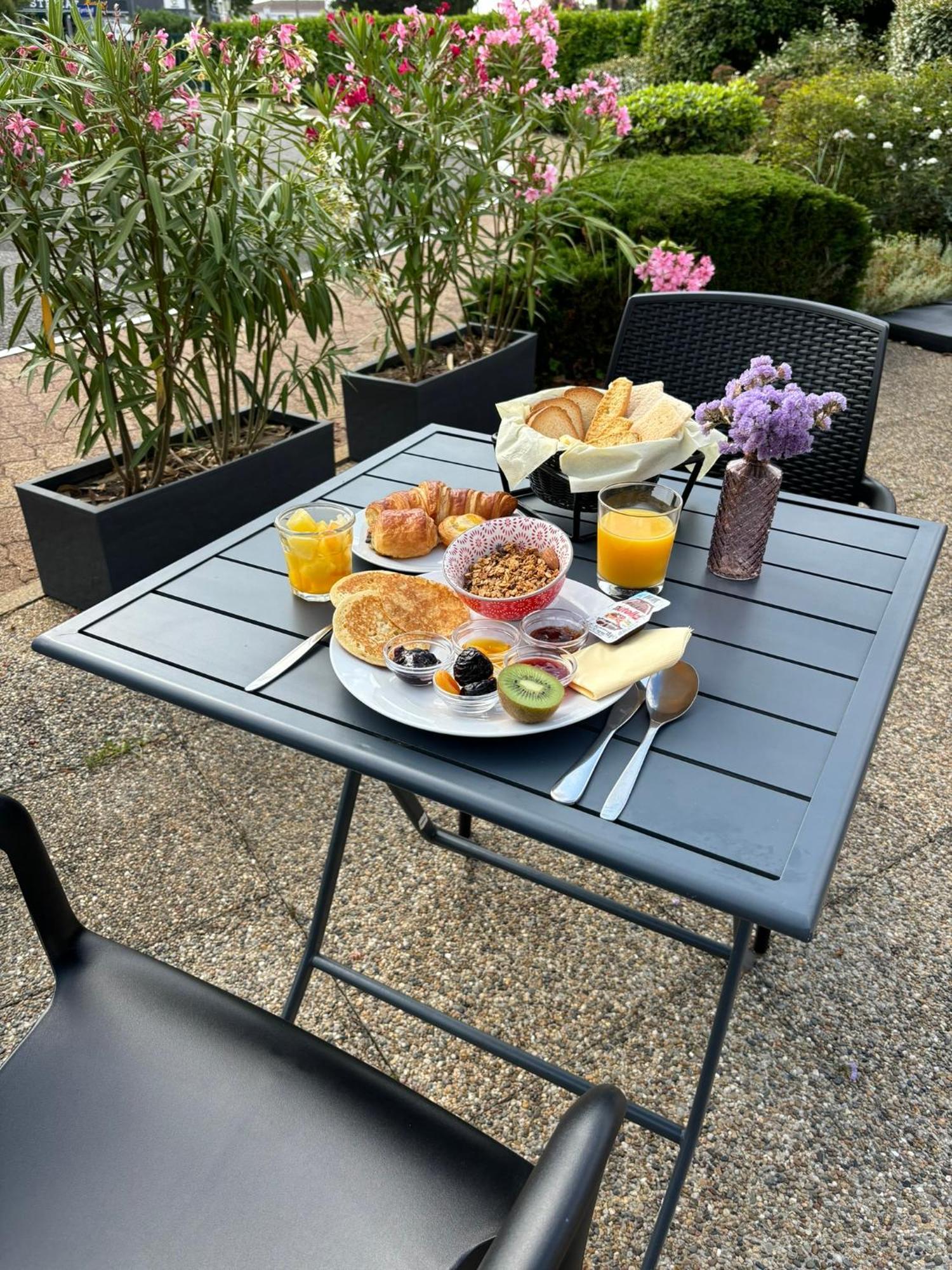 Kyriad Bordeaux Лормон Екстер'єр фото